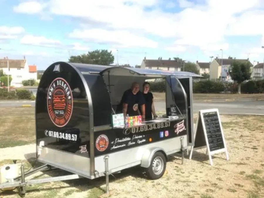 Tom's Burgers, food truck client en activité