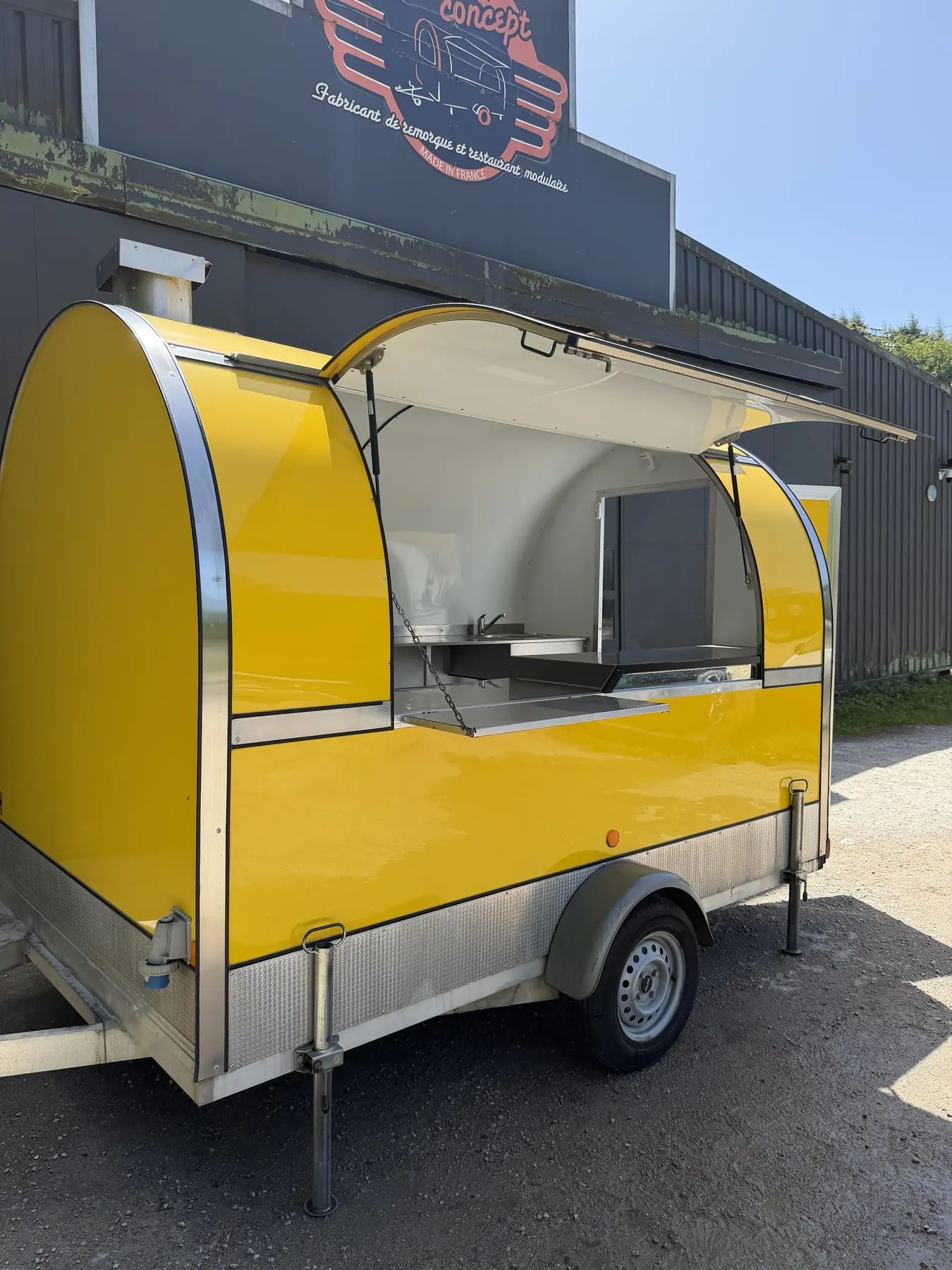 Remorque food truck coloris jaune, ouverte