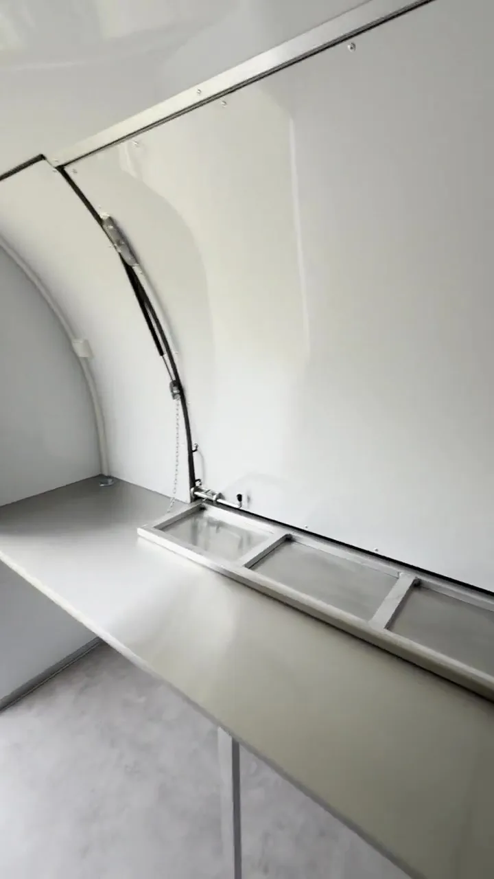 Vidéo intérieure de la remorque coloris noir