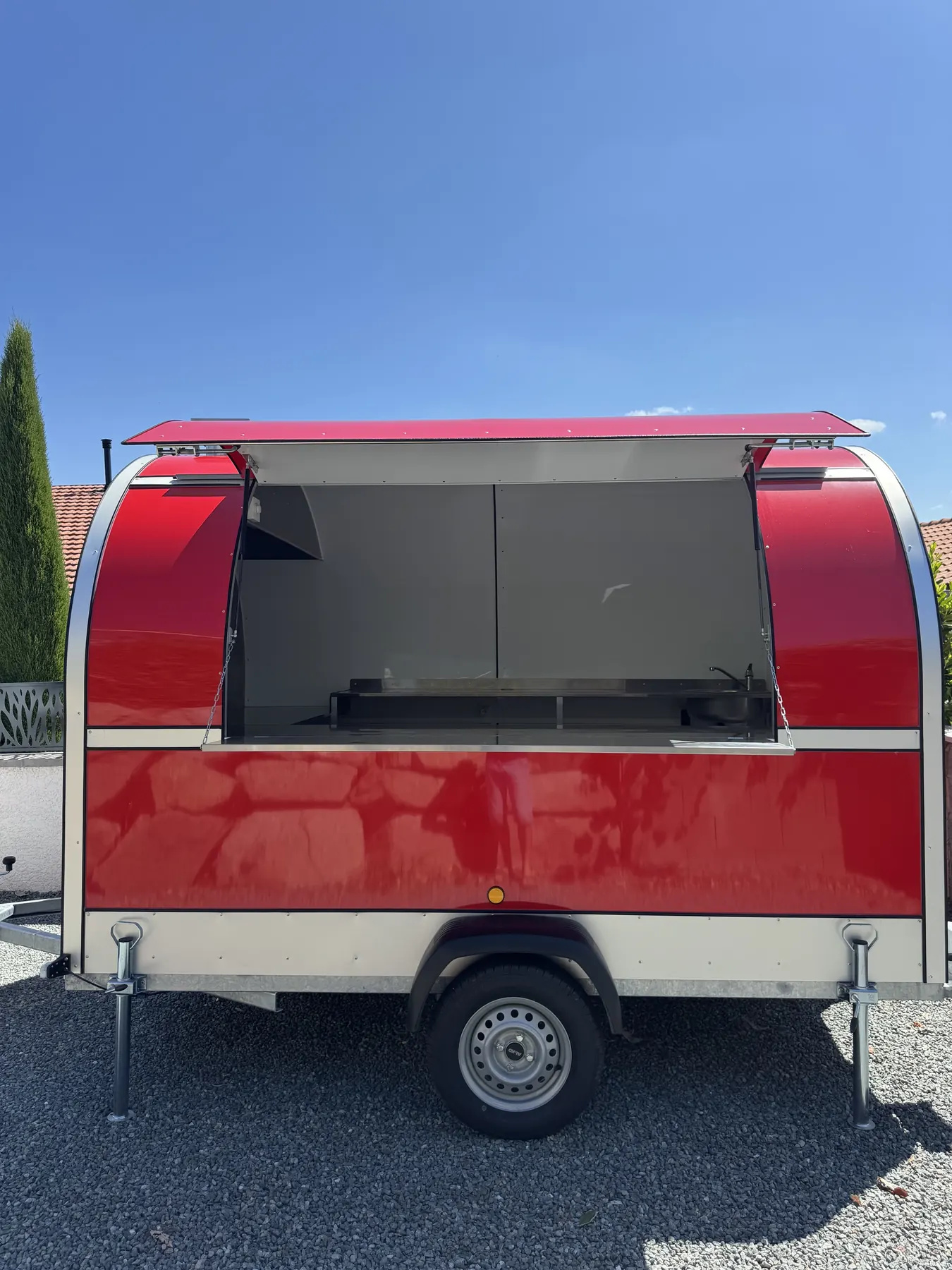 Remorque food truck coloris rouge